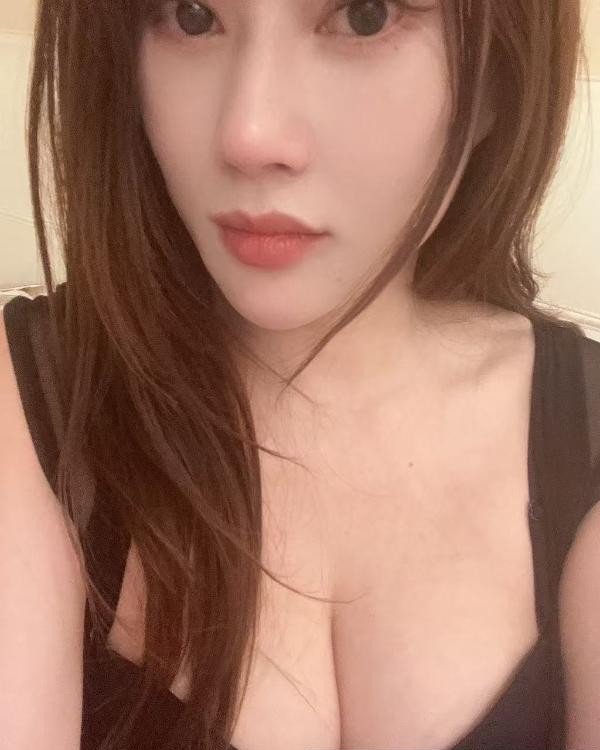 天然大奶妹