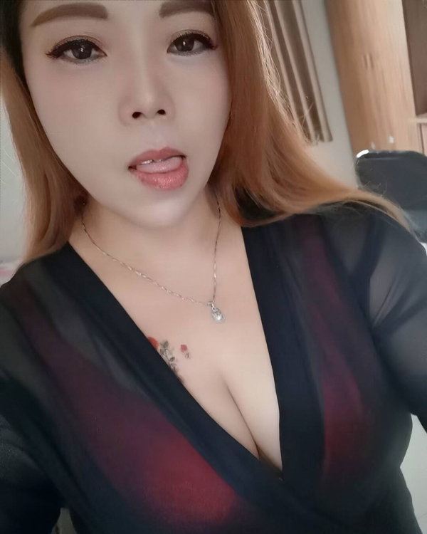 黑丝肥臀熟女