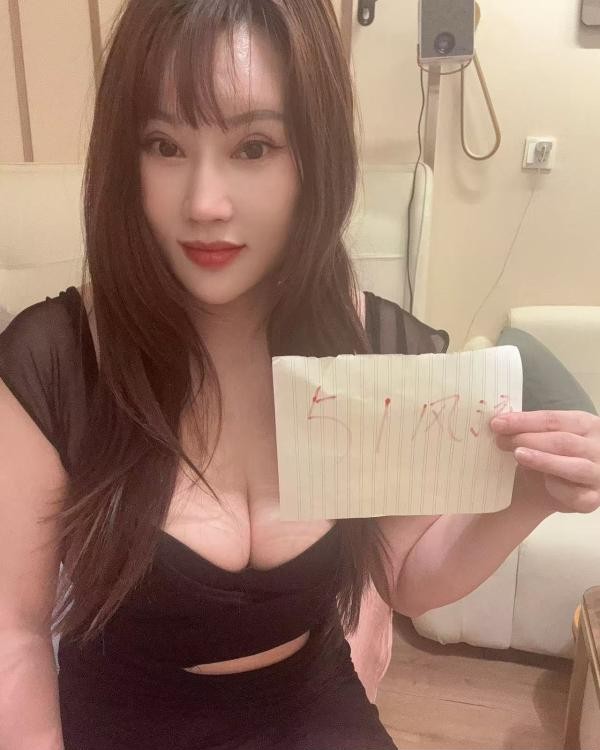 天然大奶妹