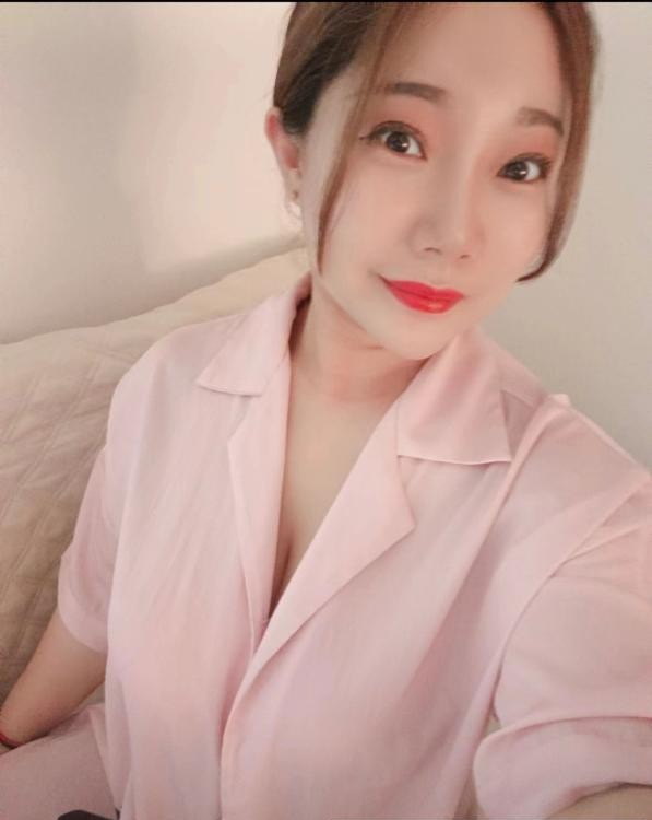 大奶骚货配角