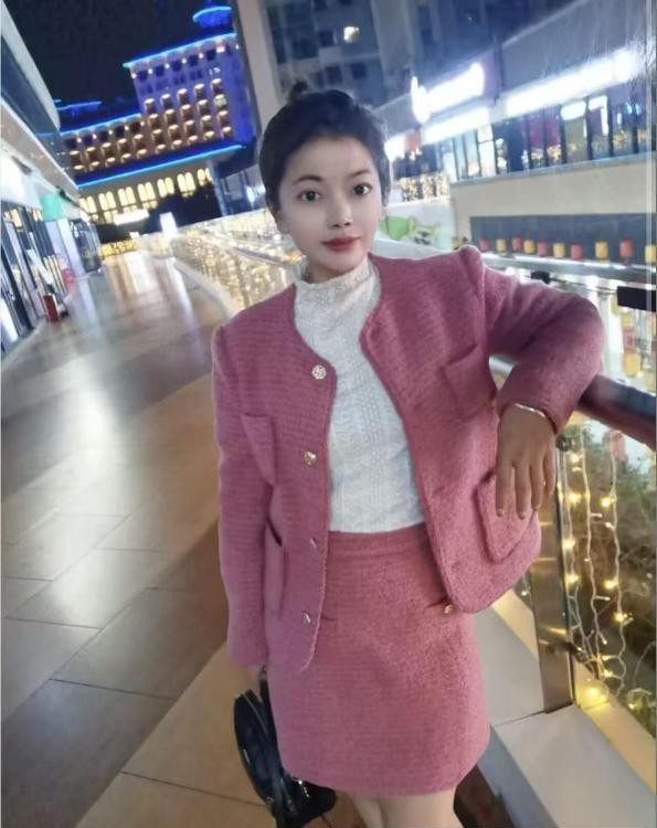 美乳骚小雪