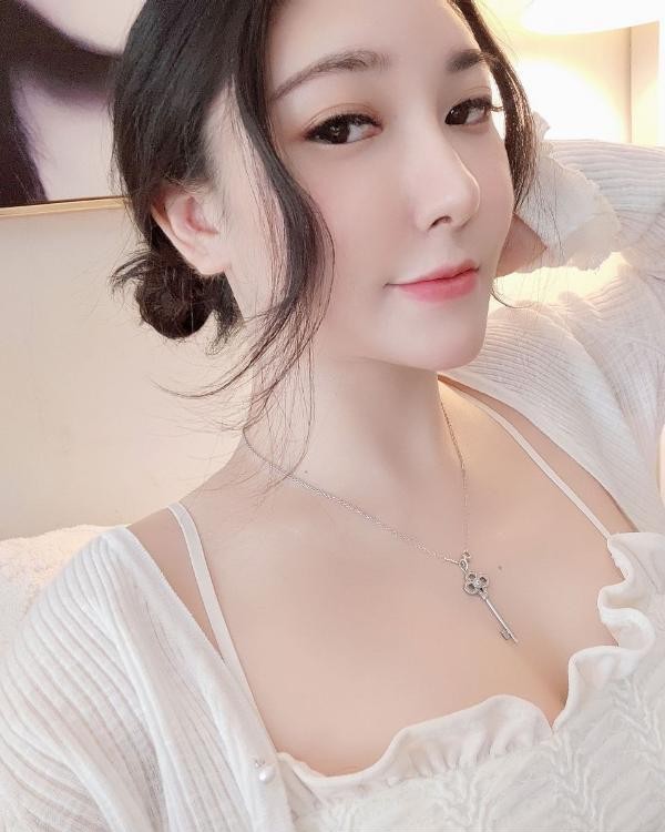 蜜桃臀御姐