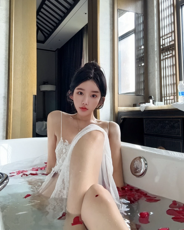 朝阳爆乳小妖精