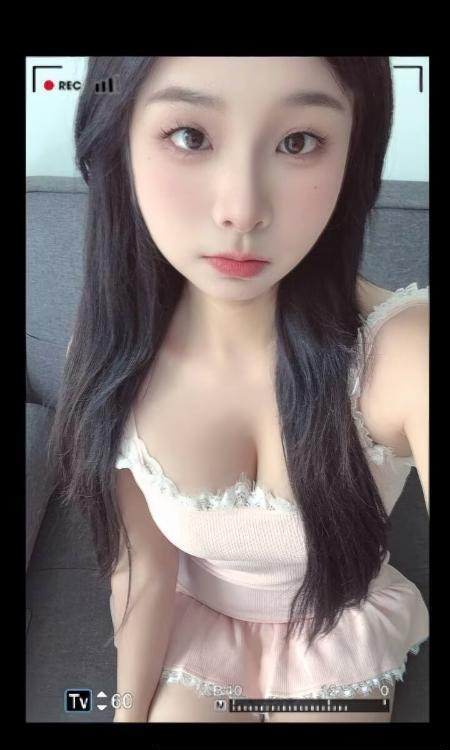 舌吻甜美晶晶