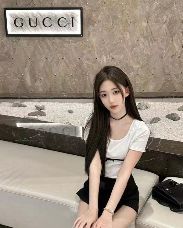 高颜值嫩妹