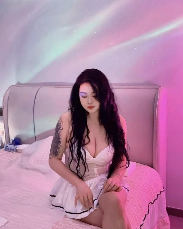 巨乳红唇性感贝贝