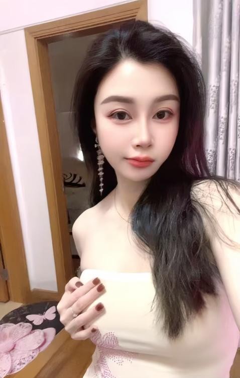 服务系美女妮儿