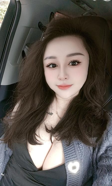 风情万种老板娘栖霞
