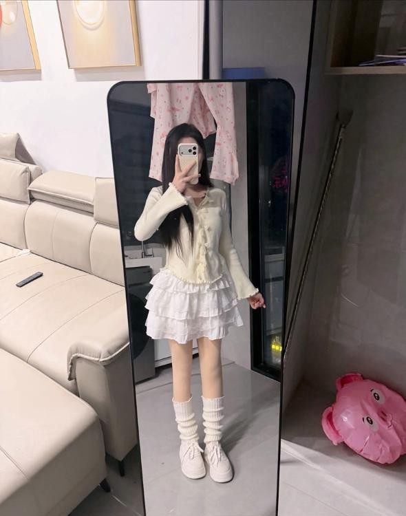 白嫩小姐姐