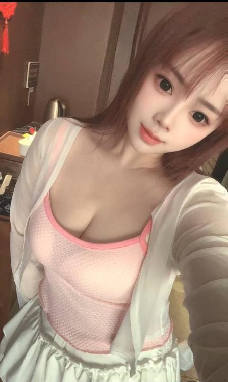 肤白大奶吉吉
