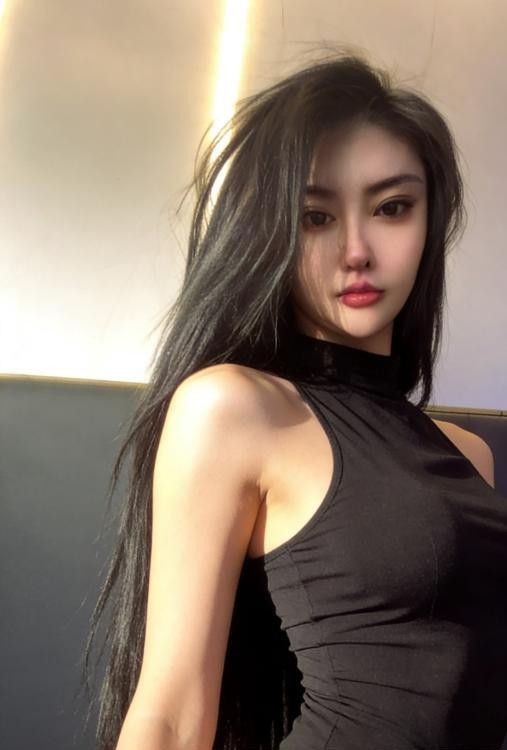 东区翘臀大长腿
