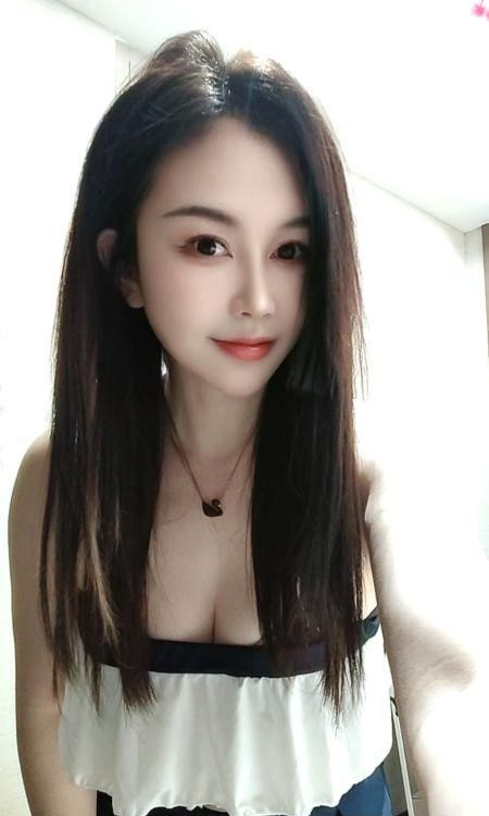 苗条性感少妇