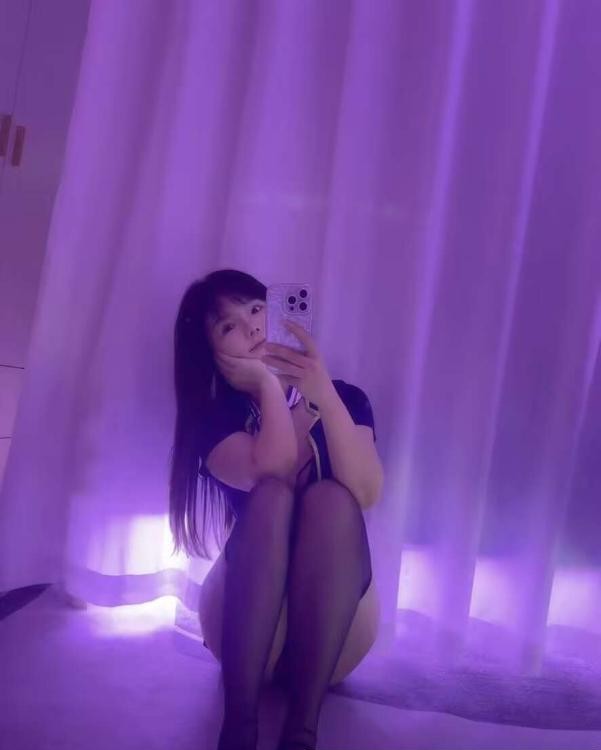 制服翘臀小艾米