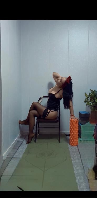 大奶三通骚妇