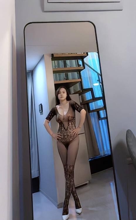 南城温柔白皙苏曼