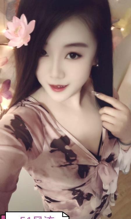 可撕的碎花裙御姐