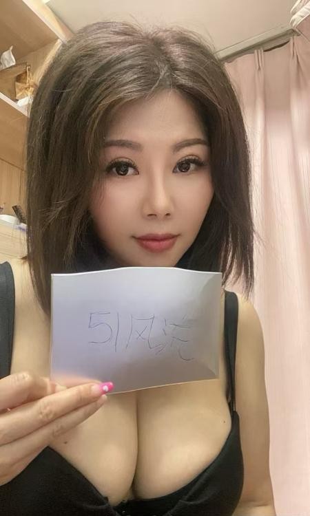 美臀邻家少妇