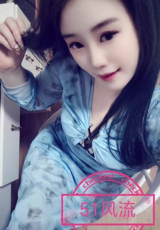 可撕的碎花裙御姐