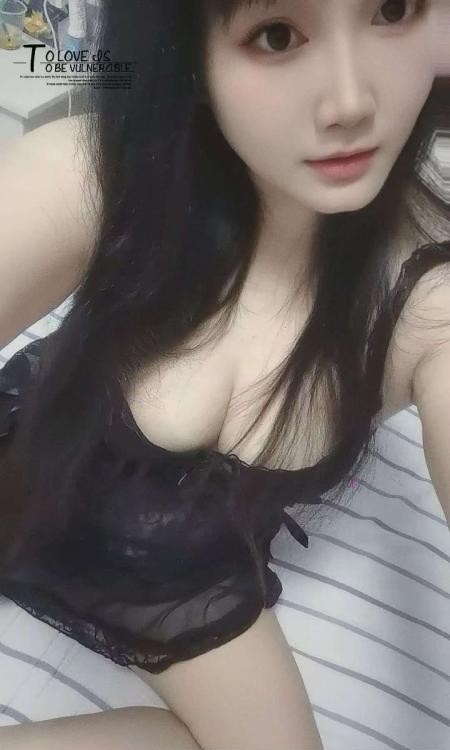 带眼镜的白嫩少妇