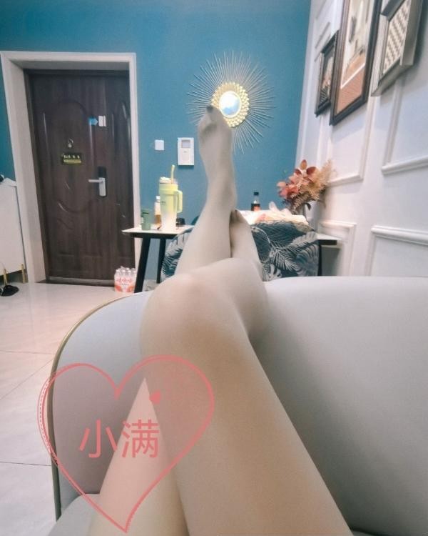 黑丝袜小满