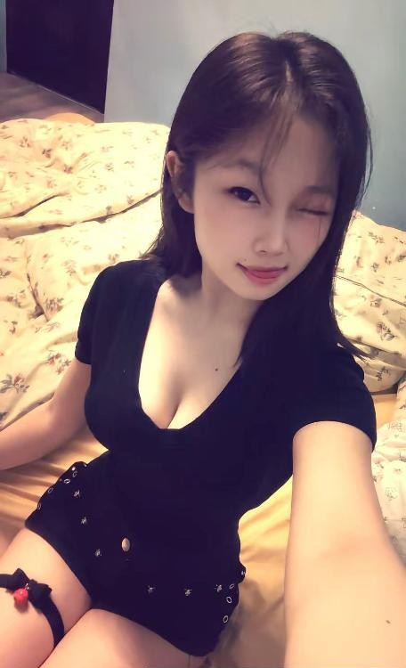 性感尤物笑笑