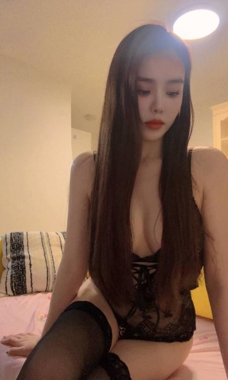 高颜值小女友
