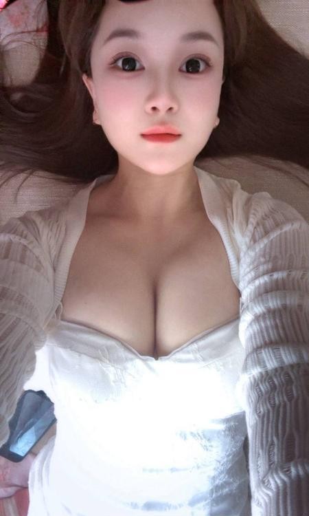 小家碧玉性感身材苏沫