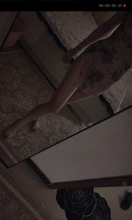 身材纤细颜值服务妹子