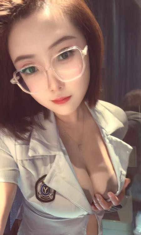 青岛戴眼镜的小骚货
