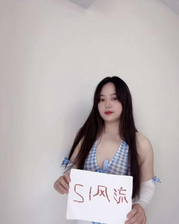 风骚喷水小姐姐