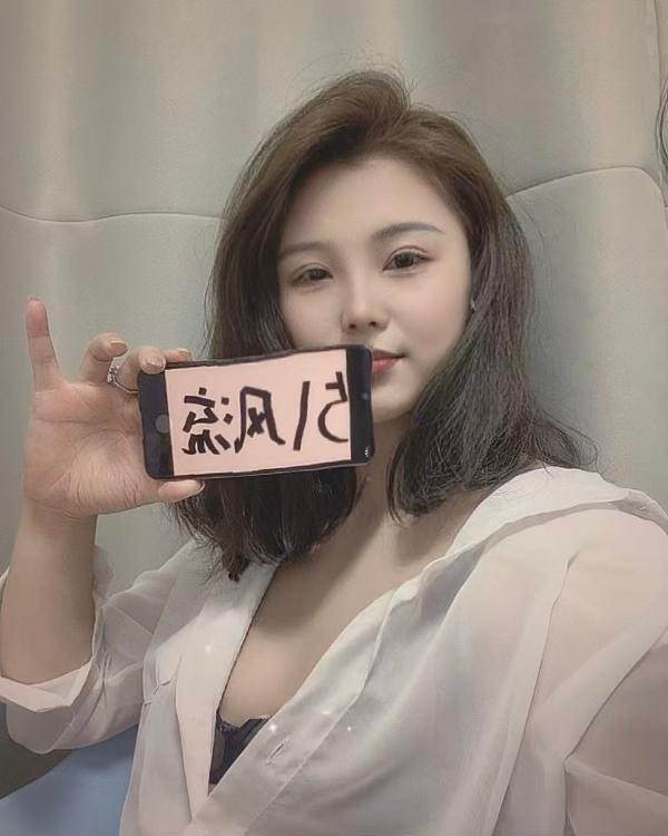 二刷巨乳偷情人妻