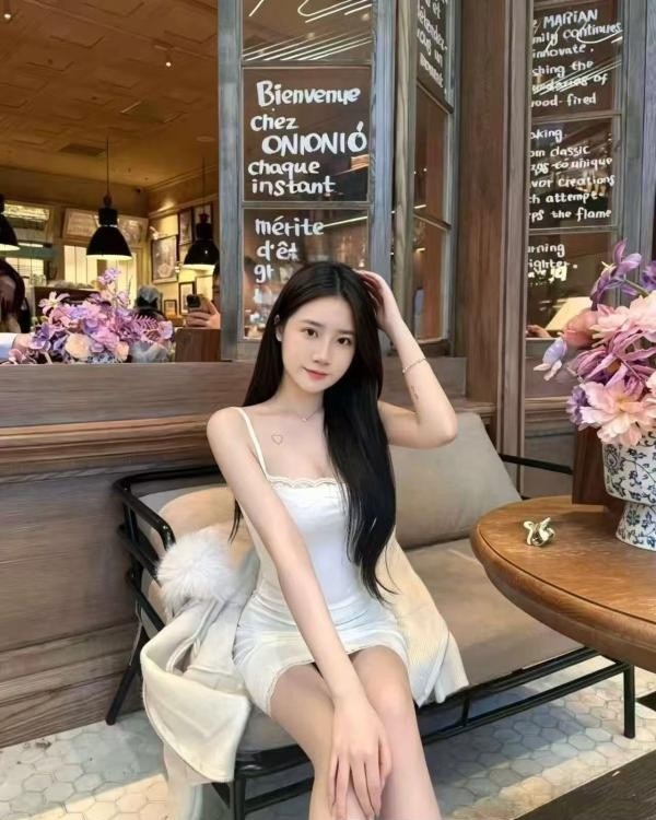 丰满迷人零零后