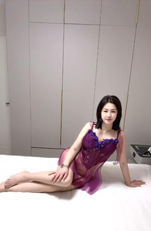 南站短发御姐笑笑
