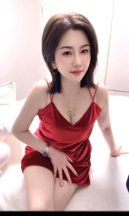 南站短发御姐笑笑