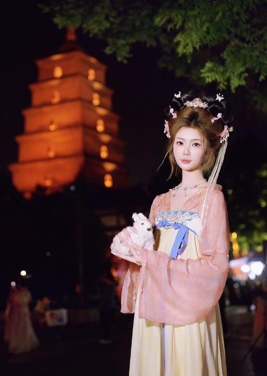 性价比女菩萨菲菲