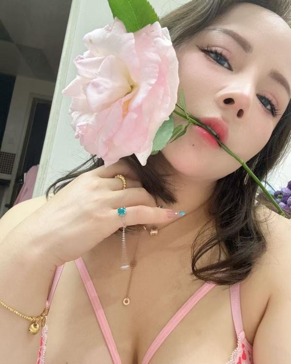 唇枪舌战巨乳骚货