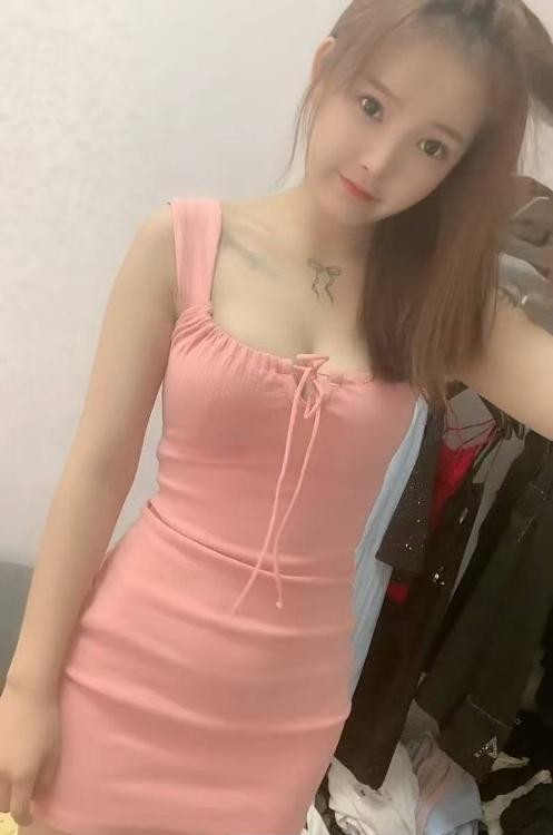 性感肤白小美