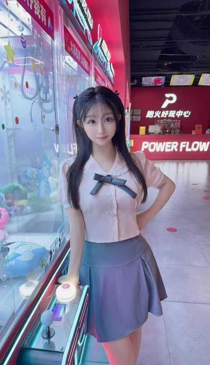 反差D奶小柳岩