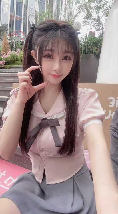 反差D奶小柳岩