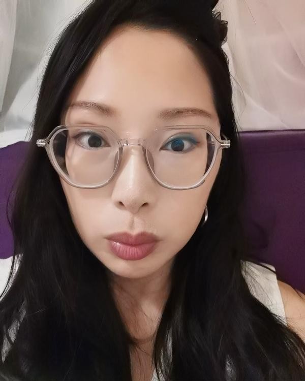 后花园眼镜御姐