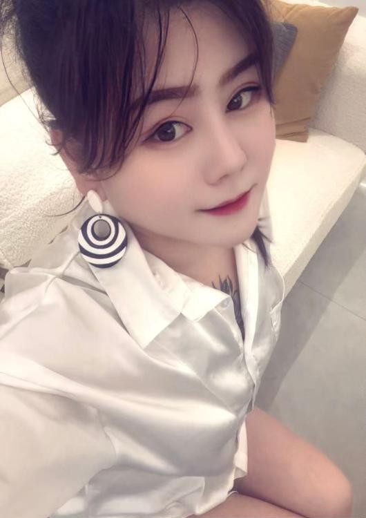 大波翘臀三通熟女