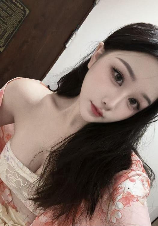 俏皮美妞苒苒