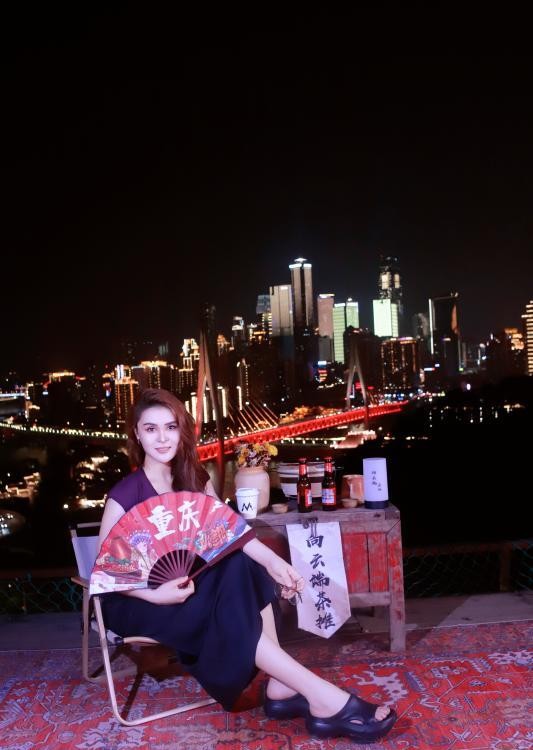袁家岗异域风情妹纸