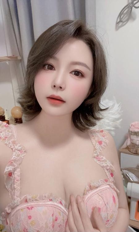 丰满胸大风骚妹子