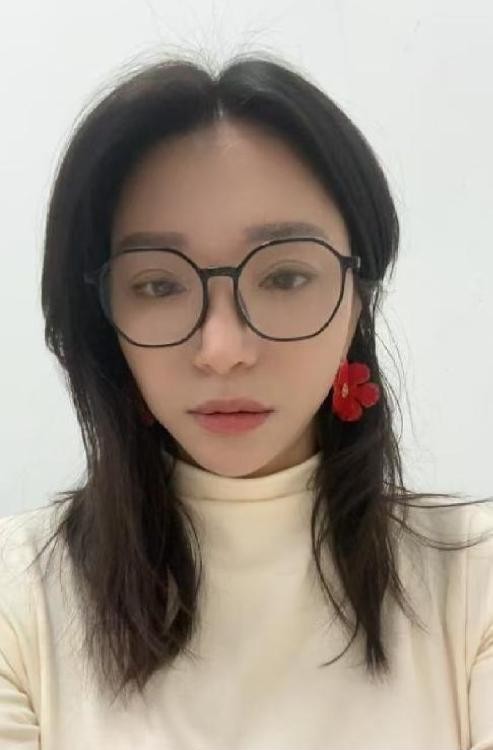 戴眼镜的大胸骚货