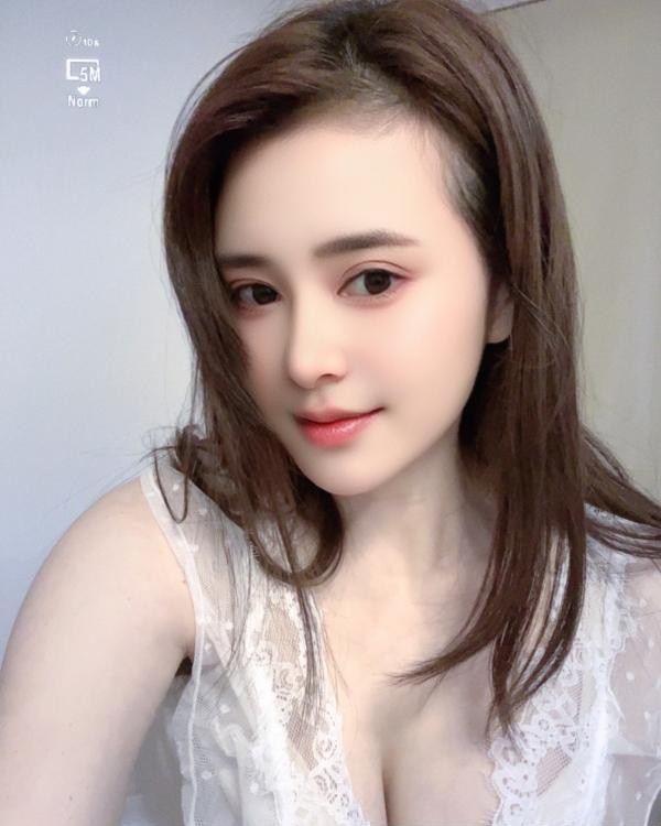 高挑气质御姐