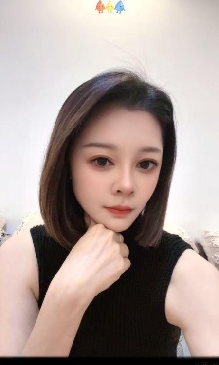 短发大奶御姐