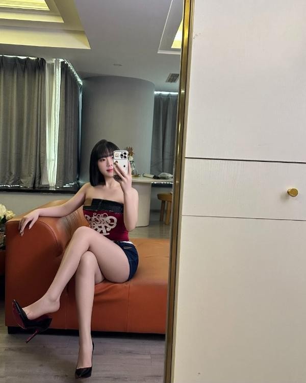武侯短发甜妹思佳