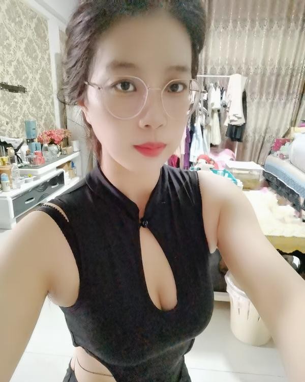 航天城甜御小姐姐鱼儿