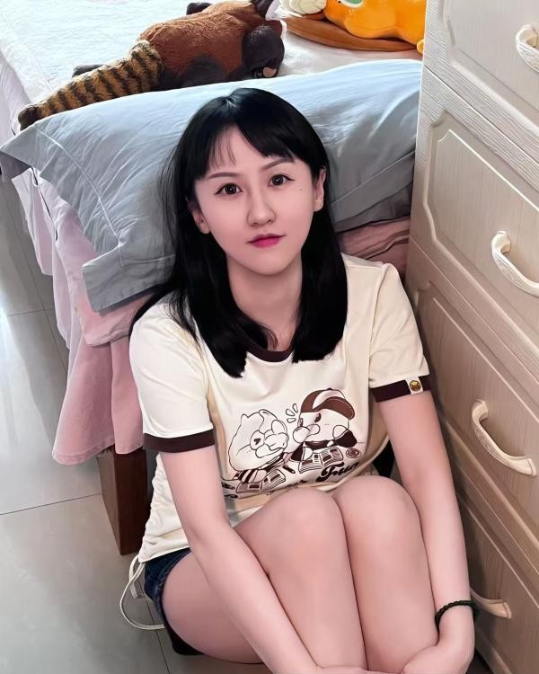 年轻妹儿喵喵
